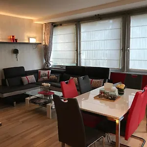 https://la-forclaz-centre-ville-lac-balcon-parking.hotels-rhonealpes.com