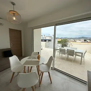 Superbe T2 En Dernier Etage Antibes
